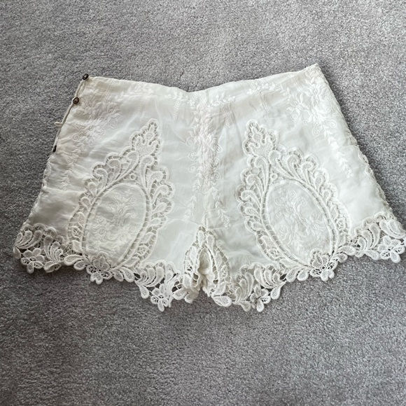 Dolce Vita white boho lace shorts - Picture 3 of 3